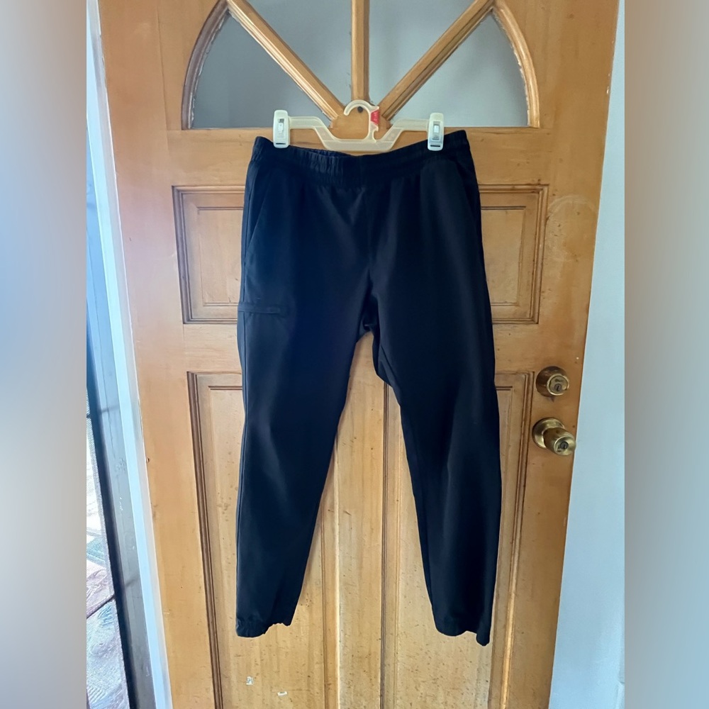 Tahari Black Jogger Pants 
Size Medium